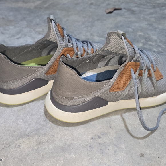 Stylish Gray and Brown Men's Sneakers - Picture 2 of 3